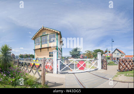 Das Fenster "Signal" auf der Bahnstrecke in den Badeort Sheringham an der nördlichen Küste von Norfolk, England. Stockfoto