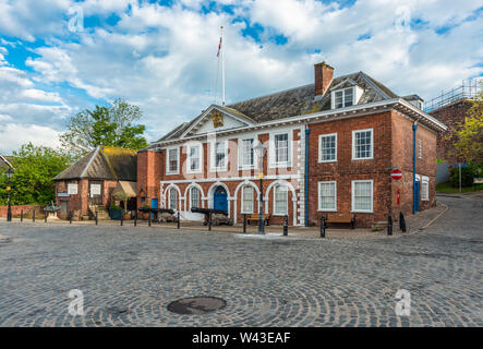 Das Custom House auf dem Kai am Ufer des Flusses Exe in Exeter, Devon, England, UK. Stockfoto