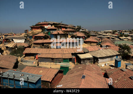 Februar 1, 2019-Cox's Bazar, Ukhia, Bangladesch - eine Landschaft Blick auf den Balukhali Rohingya camp in Cox's Bazar.. Mehr als eine halbe Million Rohingya-Flüchtlinge in Bangladesch seit Ende August während der Ausbruch der Gewalt im Rakhine State in Myanmar/Burma geflohen. (Bild: © Sultan Mahmud Mukut/SOPA Bilder über ZUMA Draht) Stockfoto