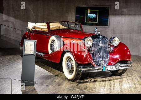 Vom 7. Juli 2019 - Museum EFA Mobile Zeiten in Amerang, Deutschland: Horch 853 Sportcabriolet 1937. Retro Auto, Oldtimer Stockfoto