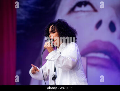 Neneh Cherry live bei Latitude Festival, Obelisk Arena, henham Park, Suffolk, Großbritannien am 19. Juli 2019 Stockfoto