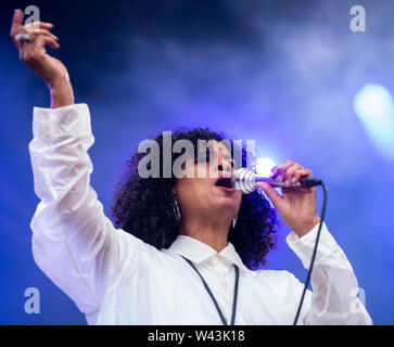 Neneh Cherry live bei Latitude Festival, Obelisk Arena, henham Park, Suffolk, Großbritannien am 19. Juli 2019 Stockfoto