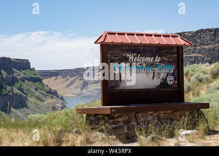 Twin Falls, Idaho - Juni 30, 2019: Willkommen Zeichen für die Shoshone Falls Park, einem großen Wasserfall, der Niagara des Westens betrachtet wird, Stockfoto