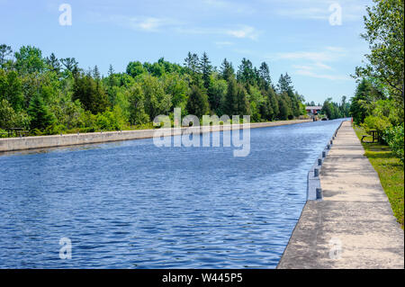 KAWARTHA LAKES, ONTARIO, Kanada - 22. JUNI 2018: Der Trent-Severn Waterway Canal verbindet Lake Ontario Georgian Bay. Stockfoto