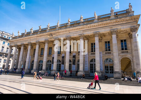 Bordeaux, Frankreich - Mai 6, 2019: Place de la Comedie und Bordeaux Grand Theatre, Frankreich Stockfoto