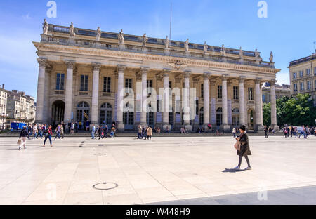 Bordeaux, Frankreich - Mai 6, 2019: Place de la Comedie und Bordeaux Grand Theatre, Frankreich Stockfoto