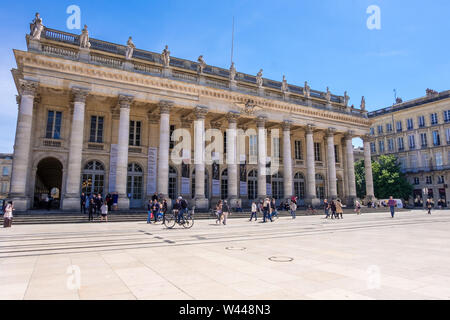 Bordeaux, Frankreich - Mai 6, 2019: Place de la Comedie und Bordeaux Grand Theatre, Frankreich Stockfoto