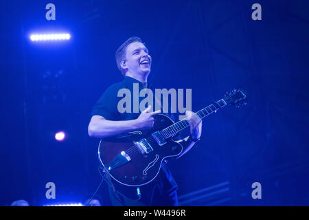 Henham Park, Suffolk, Großbritannien. Freitag, 19 Juli, 2019. George Esra durchführen Am2019 Latitude Festival. Foto: Roger Garfield/Alamy leben Nachrichten Stockfoto