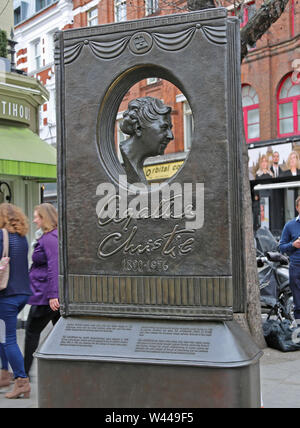 London, Großbritannien - 25 Mai 2016: Agatha Christie Memorial, Denkmal, Autor und Dramatiker Stockfoto