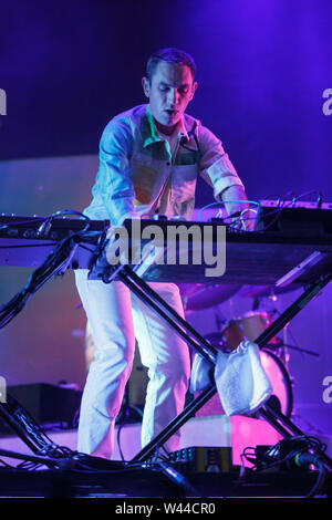 Jodrell Bank, Cheshire. 19 Juli, 2019. Hot Chip live auf der großen Bühne an Bluedot Festival 2019 im Schatten der Lovell Telescope statt. Stockfoto