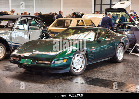 FRIEDRICHSHAFEN - Mai 2019: Dunkelgrün CHEVROLET CORVETTE C4 1995 Coupe Motorworld Klassiker am Bodensee am 11. Mai 2019 in Friedrichshafen. Stockfoto