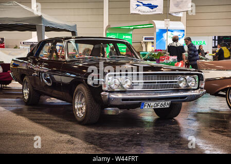 FRIEDRICHSHAFEN - Mai 2019: schwarz FORD FAIRLANE LIMOUSINE 1969 Motorworld Klassiker Bodensee am 11. Mai 2019 in Friedrichshafen. Stockfoto