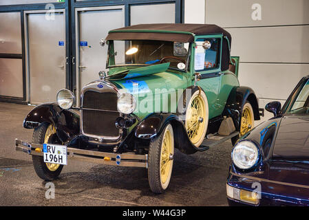 FRIEDRICHSHAFEN - Mai 2019: Grüne FORD MODELL A 1927 Motorworld Klassiker am Bodensee am 11. Mai 2019 in Friedrichshafen. Stockfoto