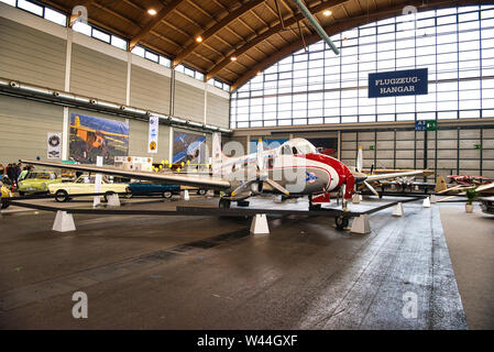 FRIEDRICHSHAFEN - Mai 2019: Silber Weiß Rot Ebene de Havilland DH-104 DOVE 8D-INKA 1945 Motorworld Klassiker am Bodensee am 11. Mai 2019 in Friedrich Stockfoto