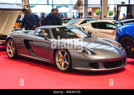 FRIEDRICHSHAFEN - Mai 2019: Silber PORSCHE CARRERA GT 2002 Motorworld Klassiker Bodensee am 11. Mai 2019 in Friedrichshafen. Stockfoto