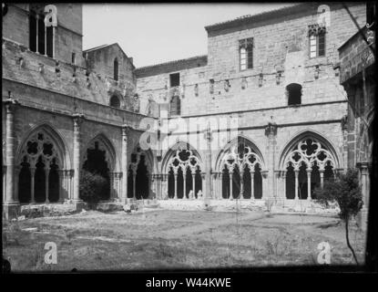 Claustre romànic del Monestir De Santa Maria de Poblet. Stockfoto