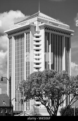 Ein Blick auf die modernen RSA Turm Komplex, noch das höchste Gebäude in Montgomery, AL, USA Stockfoto