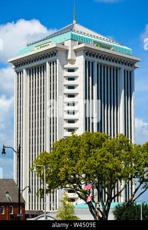 Ein Blick auf die modernen RSA Turm Komplex, noch das höchste Gebäude in Montgomery, AL, USA Stockfoto