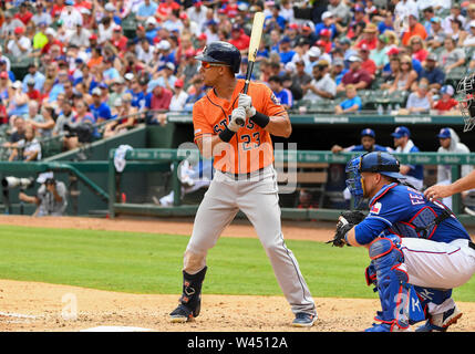 Juli 14, 2019: Houston Astros verließ Feldspieler Michael Brantley #23 At Bat während einem Nachmittag MLB Spiel zwischen den Houston Astros und der Texas Rangers bei Globe Life Park in Arlington, TX Houston besiegt Texas 12-4 Albert Pena/CSM Stockfoto