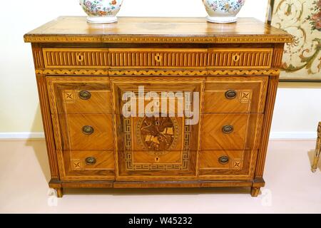 Kommode, Italien oder Spanien, 1790 AD, furniert Kiefer - Stockfoto