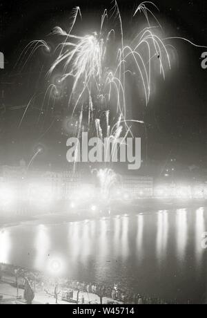 Concurso de fuegos artificiales en la Bahía de la Concha (7 de 8) - Fondo Car-Kutxa Fototeka. Stockfoto