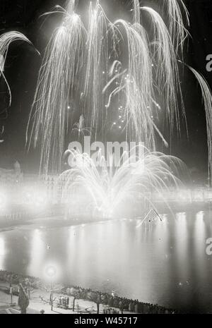 Concurso de fuegos artificiales en la Bahía de la Concha (5 de 8) - Fondo Car-Kutxa Fototeka. Stockfoto