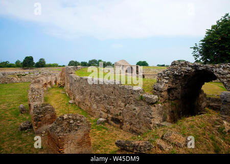 Allgemeine Ansicht der Griechischen bleibt in der Nähe der Tempel, Paestum, Italien. Stockfoto