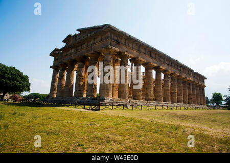 Griechische Tempel, allgemeine Ansicht von Neptun Tempel aus Süd-ost, Paestum, Italien. Stockfoto