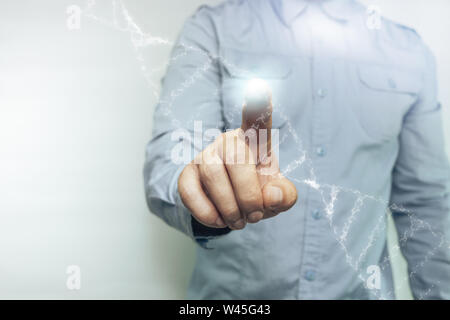 Nahaufnahme der menschlichen Berührung DNA-Molekül auf einem weißen Hintergrund. Mixed Media. Stockfoto