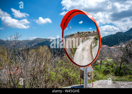 Blick auf Bergdorf, Baltessiniko in Arcadia, Peloponnes, Griechenland Stockfoto