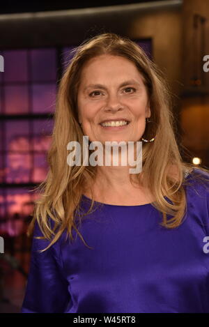 Köln, Deutschland. 19 Juli, 2019. Tv-Koch und EU-Politiker Sarah Wiener zu Gast auf der WDR-Talkshow "Kölner Treff". Credit: Horst Galuschka/dpa/Alamy leben Nachrichten Stockfoto