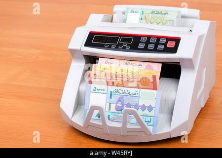 Libanesisches Pfund in der zählmaschine Stockfoto