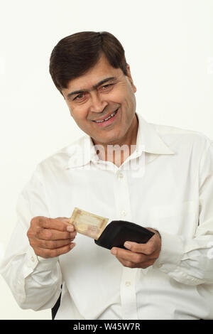 Porträt eines Geschäftsmannes mit fünfhundert Rupien Banknote Stockfoto