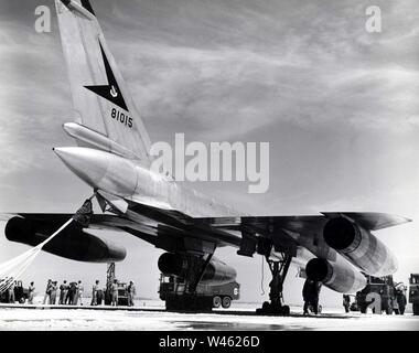 Convair RB-58 A Hustler 3-4 Rückansicht (SN 58-1015). Foto am 13. April 1960 übernommen, nachdem die rechte Hauptfahrwerk (Reifen) fehlgeschlagen 061101-F-1234P-017. Stockfoto