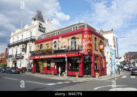 The Waterman's Arms und Bull's Head Pubs an der Lonsdale Road, Barnes, London, SW13, Großbritannien Stockfoto