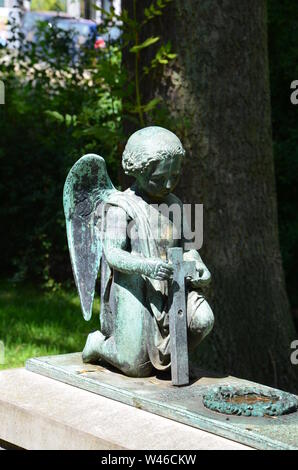 Alte Friedhof im Herzen der Stadt Kassel, Deutschland Stockfoto