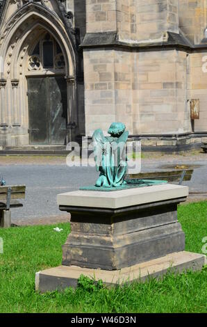 Alte Friedhof im Herzen der Stadt Kassel, Deutschland Stockfoto