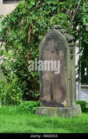 Alte Friedhof im Herzen der Stadt Kassel, Deutschland Stockfoto