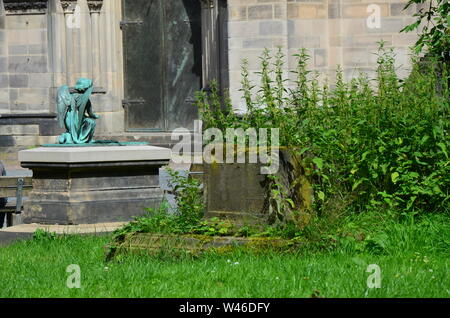 Alte Friedhof im Herzen der Stadt Kassel, Deutschland Stockfoto