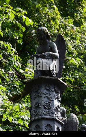Alte Friedhof im Herzen der Stadt Kassel, Deutschland Stockfoto