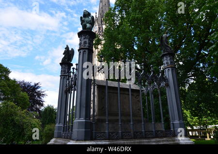 Alte Friedhof im Herzen der Stadt Kassel, Deutschland Stockfoto