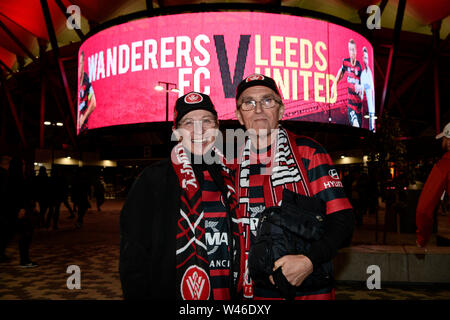 Bankwest Stadion, Sydney, Australien. 20. Juli 2019. Internationale Fußball-Match, Western Sydney Wanderers FC gegen Leeds United; Fans für ein Foto am neuen Bankwest Stadion Credit darstellen: Aktion plus Sport/Alamy leben Nachrichten Stockfoto