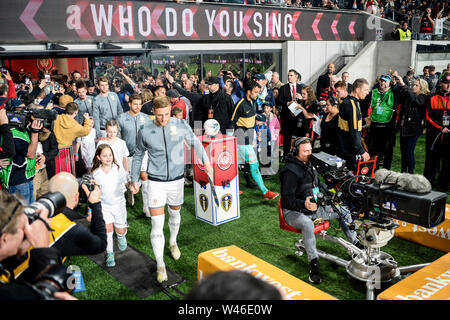 Bankwest Stadion, Sydney, Australien. 20. Juli 2019. Internationale Fußball-Match, Western Sydney Wanderers FC gegen Leeds United; Liam Cooper von Leeds United führt seine Mannschaft auf dem Spielfeld Credit: Aktion plus Sport/Alamy leben Nachrichten Stockfoto