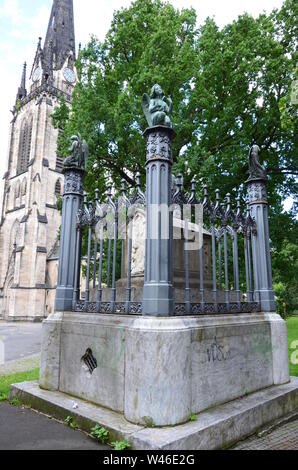 Alte Friedhof im Herzen der Stadt Kassel, Deutschland Stockfoto