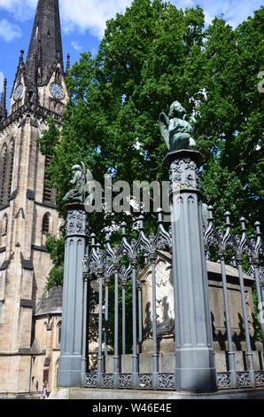 Alte Friedhof im Herzen der Stadt Kassel, Deutschland Stockfoto