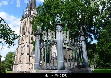 Alte Friedhof im Herzen der Stadt Kassel, Deutschland Stockfoto