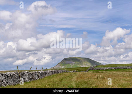 Ansicht des Pen-y-Gent auf der Bühne eine der Wainwright Pennine Reise von zu Horton Settle-in-Ribblesdale Stockfoto