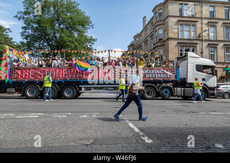 Glasgow, Vereinigtes Königreich. Juli 2019 20. Die erste Mardi Gla LGBT Pride Event startet mit einem Marsch von der Glasgow Kelvingrove Park auf dem George Square. Danach ein Line up der Unterhaltung ist am Mardi Gla Festival Hub in der Universität Strathclyde student union geplant. Stockfoto