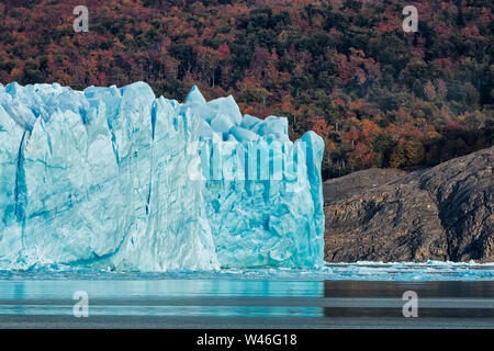 Eisberg Hautnah. Der Perito Moreno Gletscher. Argentino See. Provinz Santa Cruz, Argentinien. Patagonien. Stockfoto