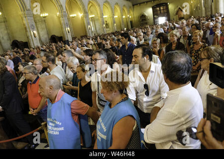 Kampanien. 19 Juli, 2019. Italien - Neapel, 20. Juli 2019, Basilika Santa Chiara fand das Begräbnis der Schriftsteller und Regisseur Luciano De Crescenzo. Quelle: Fabio Sasso/ZUMA Draht/Alamy leben Nachrichten Stockfoto